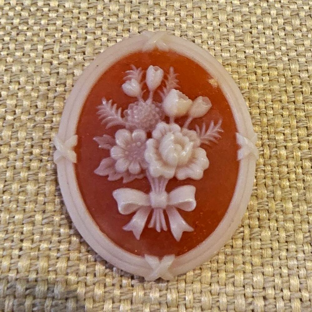 Oval Cameo Style Floral Brooch Pin Peach White Silver Tone